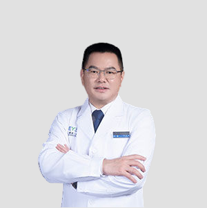 刘 健